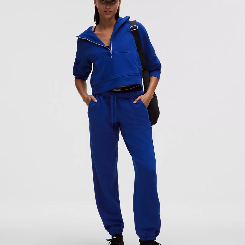 Lululemon Scuba Mid-Rise Oversized Jogger
Regular XS Royal Blue/Riverside Color